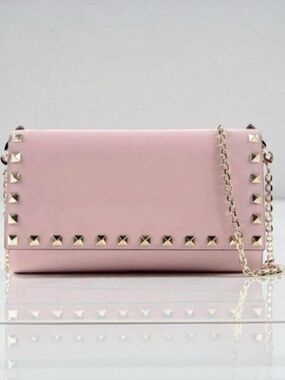 🌸Valentino Rockstud Wallet With Chain🌸